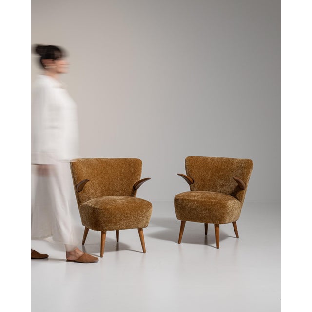 Mid-Century Modern 1940s Mid-Century Modern Yellow Wood Pair of Club Chairs For Sale - Image 3 of 12