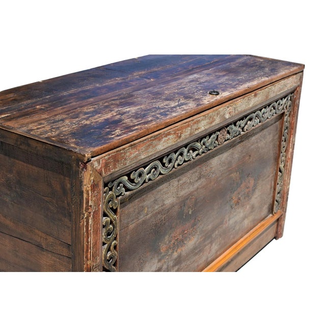 Early 19th Century Mongolian Chest With Foo Dogs Hand Painted All Original For Sale - Image 13 of 16