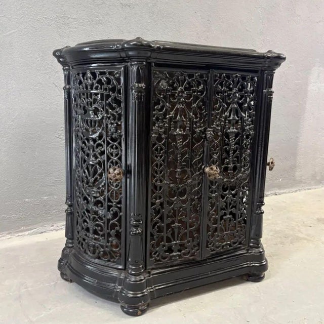 Antique French Decorative Fireplace Insert with Ornate Cast Iron in Black, 1900s For Sale - Image 11 of 15