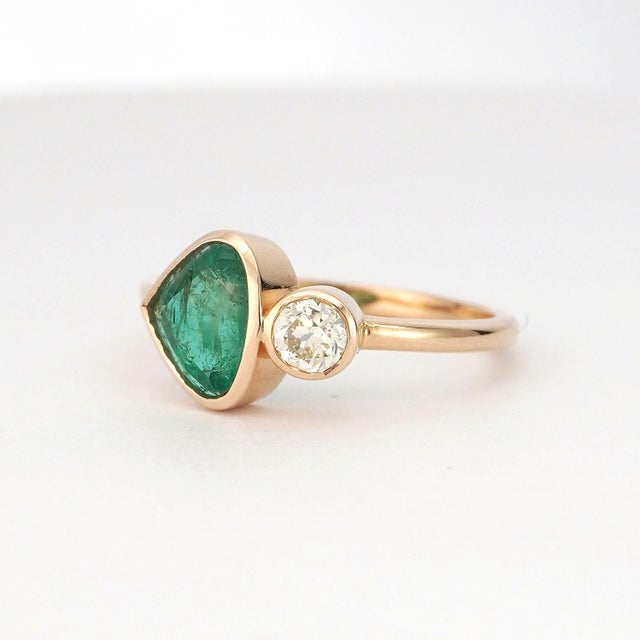 14k Gold Ring With Natural Diamond and Trillion-Cut Emerald, New For Sale - Image 4 of 18
