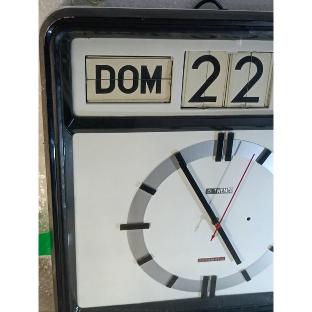 Automatic Calendar Auto-20 Clock from Twemco, 1970s For Sale - Image 3 of 12