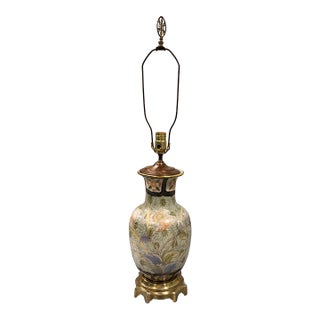 Vintage Chinoiserie Hand-Painted Floral Porcelain Table Lamp With Original Finial & Brass Base For Sale
