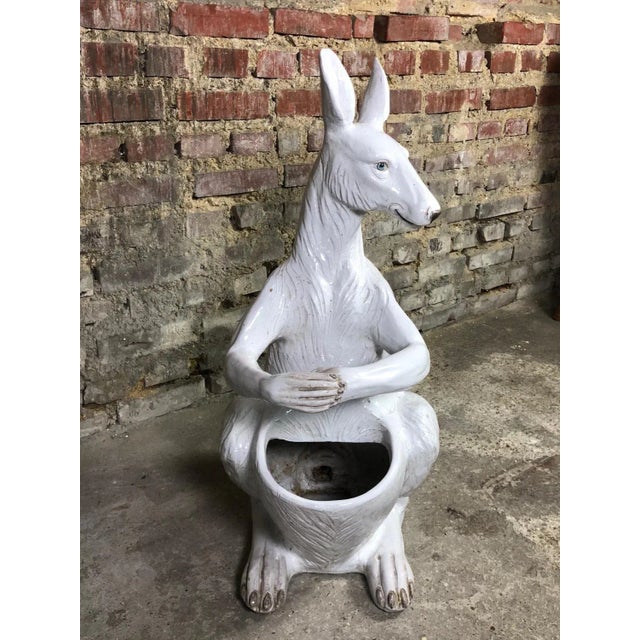 Door rare kangaroo umbrella patinated white glazed earthenware circa 1970. Height 80 cm. Depth 42 cm. Width 37 cm. Hole...