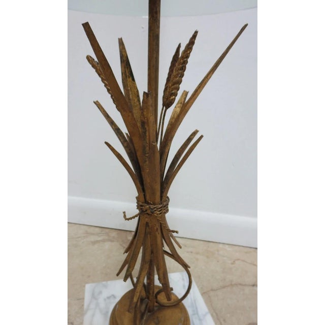 Vintage Gold Gilt Wheat Metal Louis XV Lamp End Table Pole Lamp french regency For Sale - Image 4 of 10
