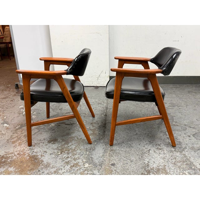 Erik Kirkegaard Mid Century Modern Walnut With Black Vinyl Arm Chairs, Pair For Sale - Image 4 of 12