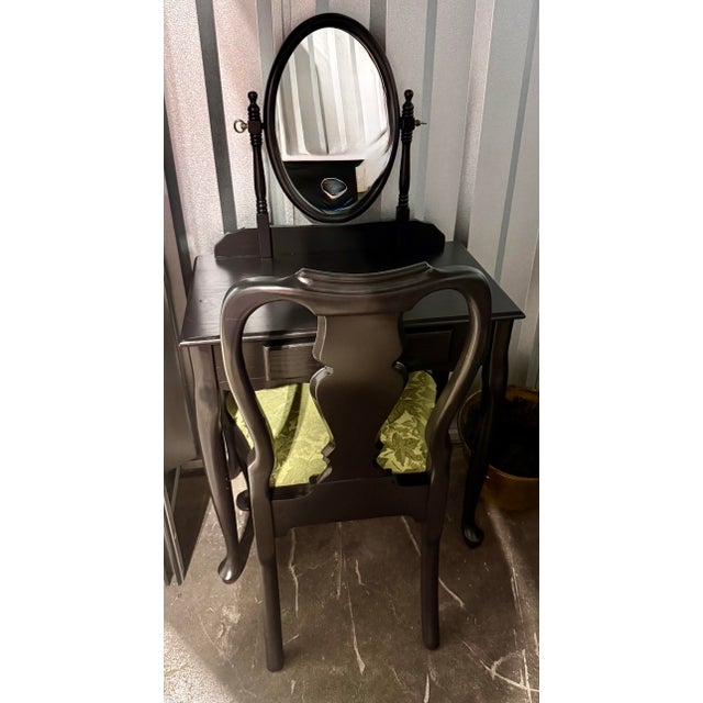 Mid 20th Century Mid 20th Century Queen Anne Style Vanity Set For Sale - Image 5 of 10