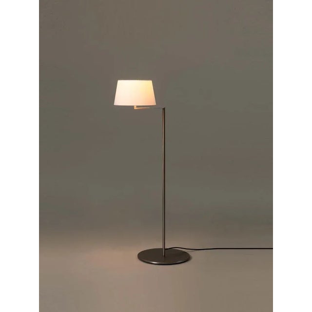 Americana floor lamp by miguel milá dimensions: w 33 x d 52 x h 112 cm materials: satin nickel, linen. The americana...