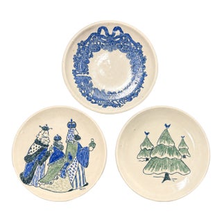 Vintage 1970s Handmade Ceramic Christmas Plates With Wise Men, Tree and Wreath – Set of 3 - Holiday For Sale
