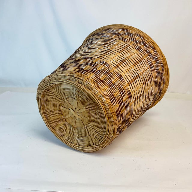 Burnt Umber 1970s Vintage Boho Chic Arts & Crafts Coastal Woven Split Reed Wicker Wastebasket For Sale - Image 8 of 8
