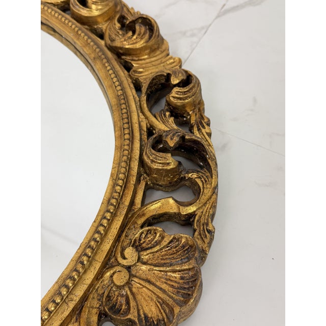 Gold Large Circular Wall Mirror in Carved Gilded Wood, 1940s For Sale - Image 8 of 12