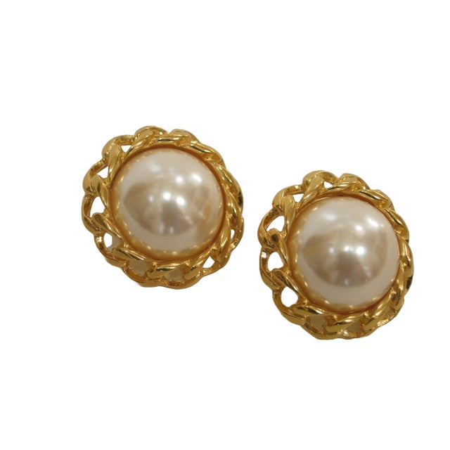 Gorgeous 1980s glass pearl gold plated chain trim pierced- post earrings Signed,"Richelieu" From my private secure...