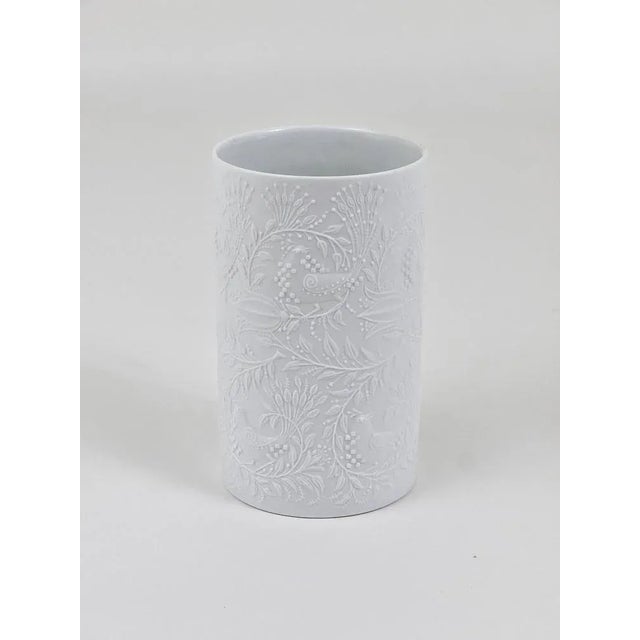 Rosenthal White Relief Up Art Porcelain Vase by Bjorn Wiinblad for Rosenthal Studio-Line, 1960s For Sale - Image 4 of 9