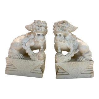 Vintage White Marble Chinese Fu Dog Figurines Statue - Set of 2 For Sale