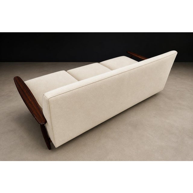 Liceu de Artes e Ofícios Sofa in Rosewood & Warm Ivory Mohair by Liceu De Artes E Ofícios, Brazil, 1960s For Sale - Image 4 of 18