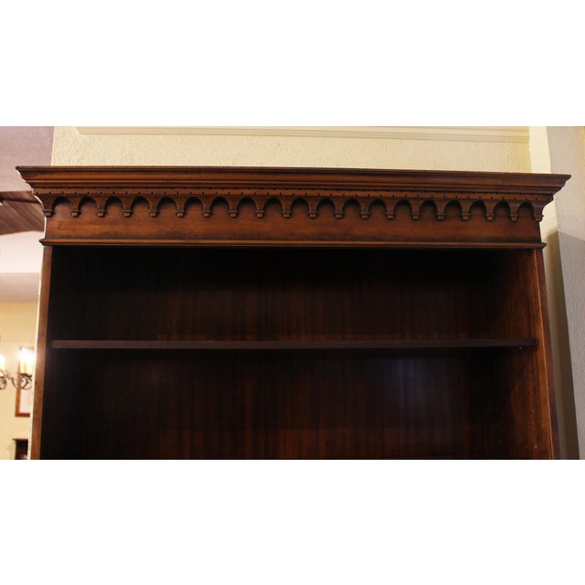 Chippendale English Mid-20th Century Chippendale Style Bookcase Cabinet For Sale - Image 3 of 6