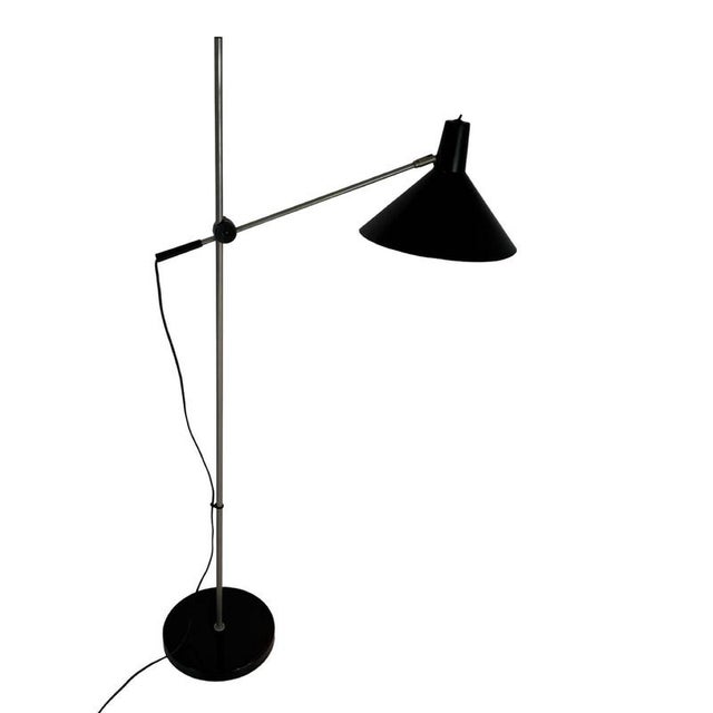 Vintage Dutch made floor lamp. Designed by Hoogervorst and made by Anvia. A design classic wich is highly sought after....