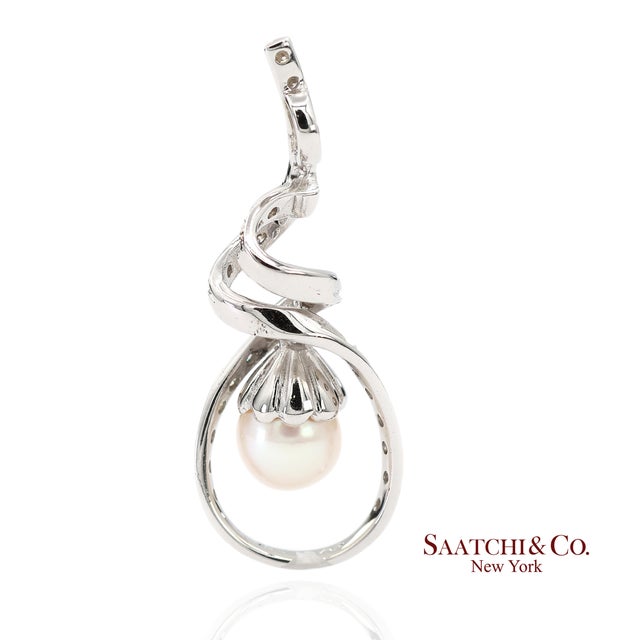 Early 21st Century 18k (750) White Gold Natural Diamond and White Pearl Pendant Necklace For Sale - Image 5 of 12