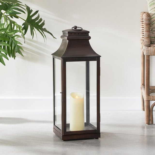 In a warm finish of washed bronze and fullpaned glass walls, the Colby is a beautiful design. Extra wide and fullpaned...