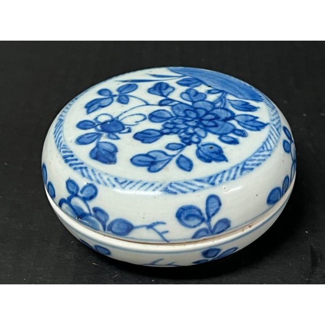 Late 19th Century Chinese Art Porcelain Blue and White Round Pill Box For Sale - Image 4 of 10
