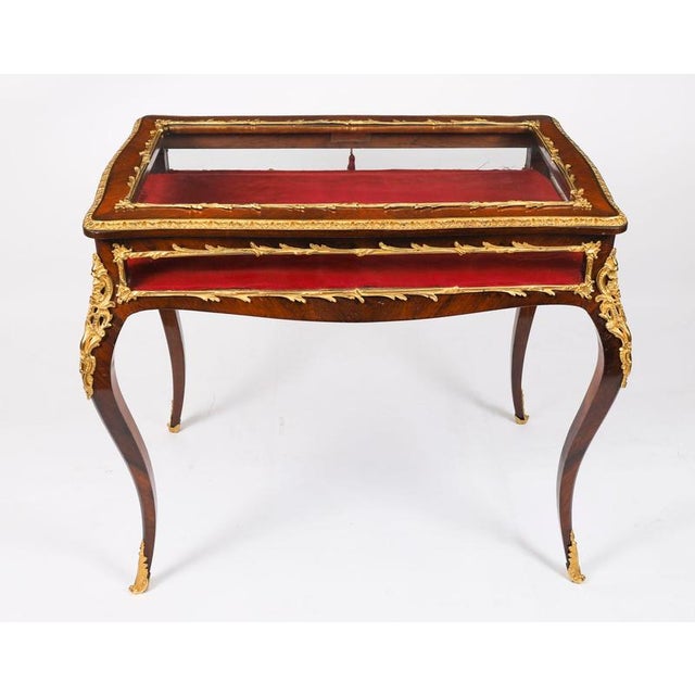 Antique 19th Century French Ormolu Mounted Bijouterie Display Table in Glass, Wood and Velvet For Sale - Image 3 of 18