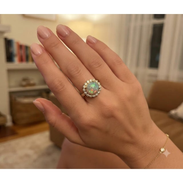 Natural Opal 1.05cts & Diamond 0.15cts Ring in 18k Gold For Sale In New York - Image 6 of 7