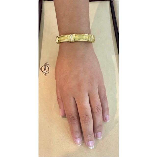 Judith Ripka Hinged Gold & Diamond Bangle Bracelet 18 KT Yellow Gold 66 Gm For Sale - Image 14 of 18
