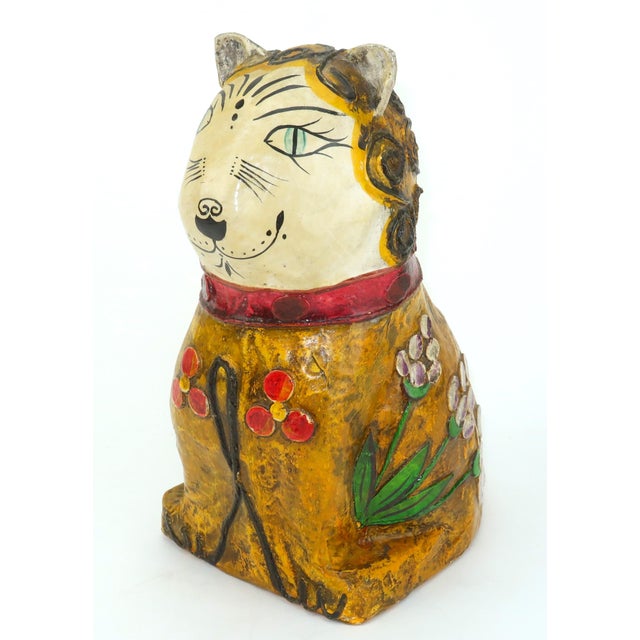 Meet Señor Don Gato! Complete with a mustache (or should we say 'mouse-tache') and bouquets of flowers for his sweetheart....