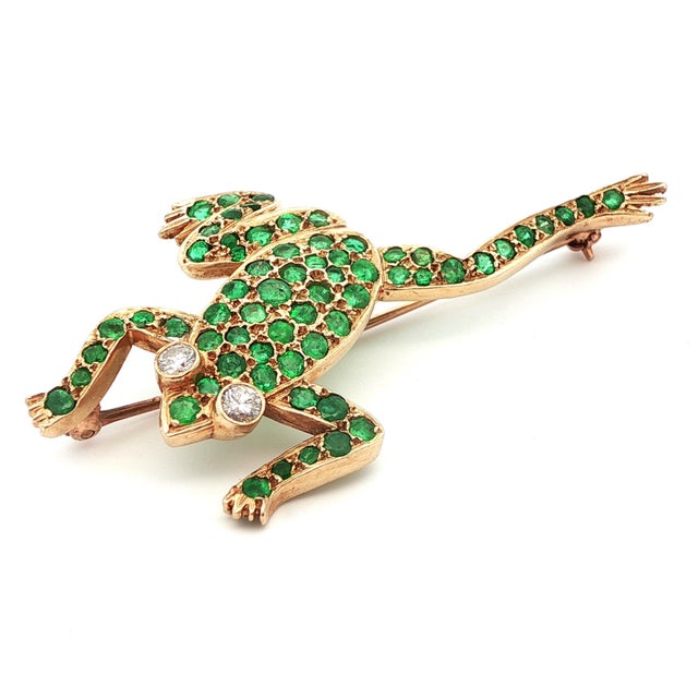 This gorgeous frog pin was made in 18k yellow gold with vivid green emerald skin and bright diamond eyes. The full body of...