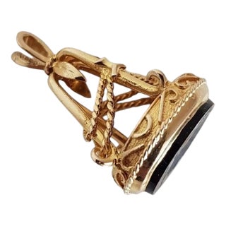 Vintage Gold and Black Onyx Novelty Seal Charm by Slade & Kempton, London, 1967 For Sale
