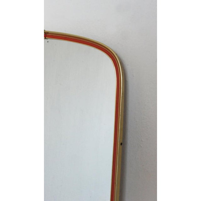 Mirror in rockabilly style. with rounded shapes and elegant color. The mirror is placed in a gold and red frame. It has a...