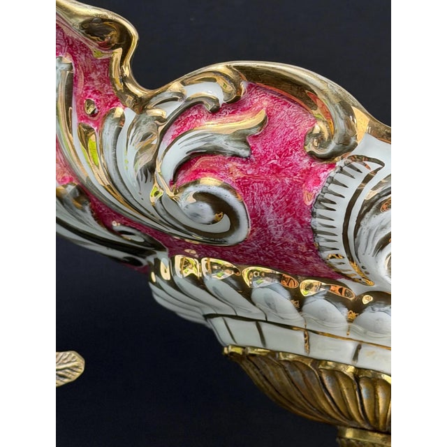 1930s Large Hollywood Regency Peacock Centerpiece Bowl in Gilt Metal and Porcelain, 1930s For Sale - Image 5 of 17
