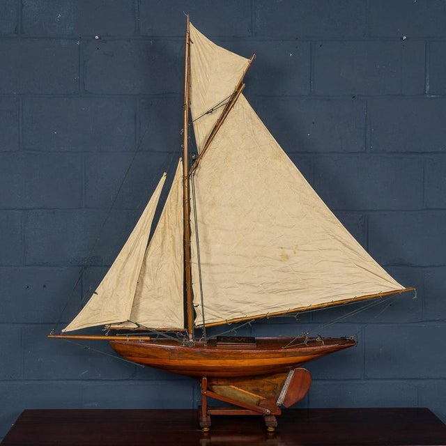 1930s Vintage English Carved Hull Pond Yacht, 1930 For Sale - Image 5 of 18