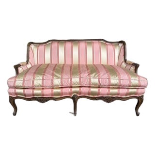 1970s Louis XV Style Carved Settee in Pink & Gold Silk Upholstery For Sale
