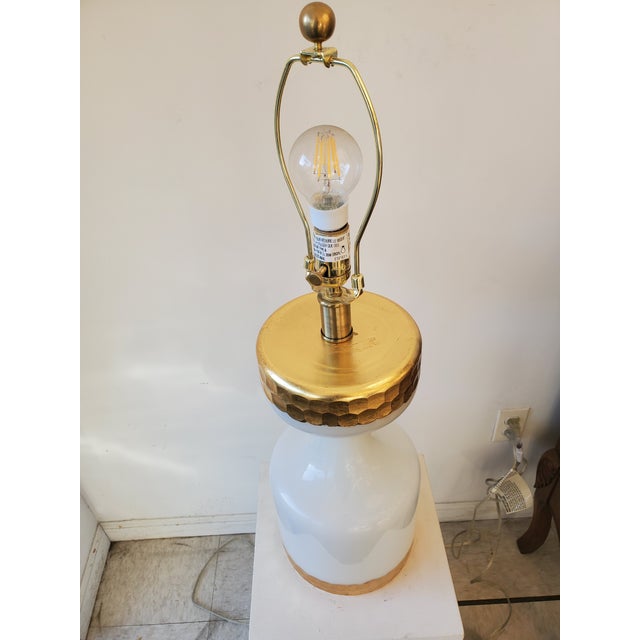 Late 20th Century Milk White and Gold Table Lamp For Sale In New York - Image 6 of 10