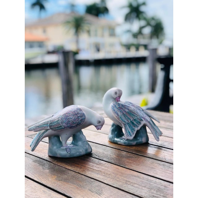 Mid-Century Modern Vintage Qing-Style Chinese Export Porcelain Bird Figurines- a Pair For Sale - Image 3 of 10