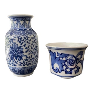 Early 20th Century Collection of Two (2) Blue and White Chinoiserie Miniature Vase and Planter For Sale