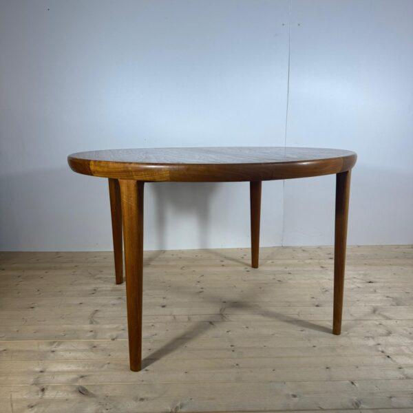 Danish Round Teak Dining Table, 1960 For Sale - Image 9 of 9