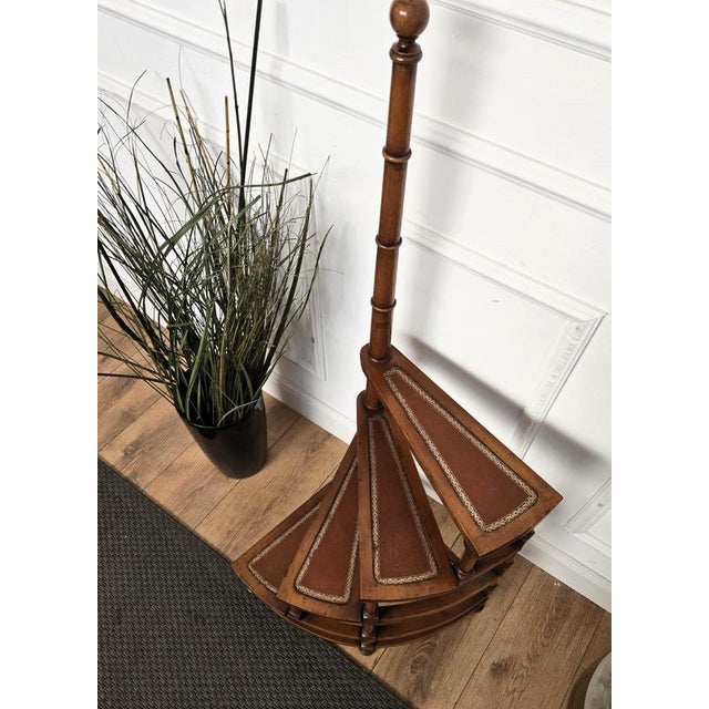 1950s Mid-Century Italian Carved Walnut Wood and Leather Spiral Four-Step Library Ladder, 1950s For Sale - Image 5 of 8