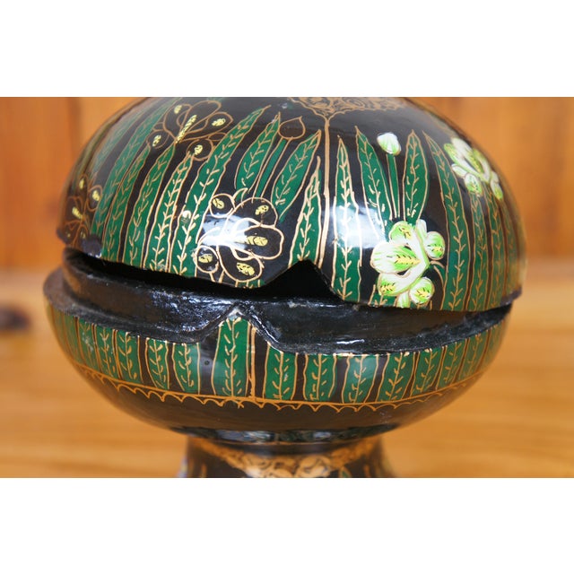 Mid 20th Century India Black Lacquer Kashmir Papier Mache Floral Candy Compote Trinket Box For Sale - Image 9 of 11