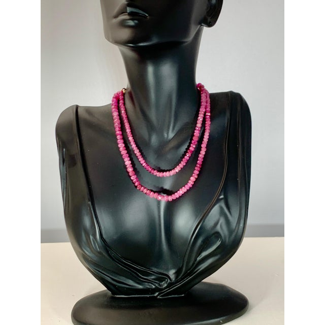 Natural 140 Carat Natural Ruby Bead Single Strand Necklace with Silver Clasp For Sale - Image 4 of 18
