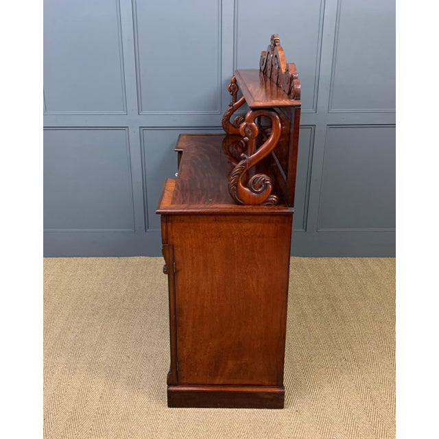 Hollywood Regency Early 19th Century Flame Mahogany Bookcase For Sale - Image 3 of 18