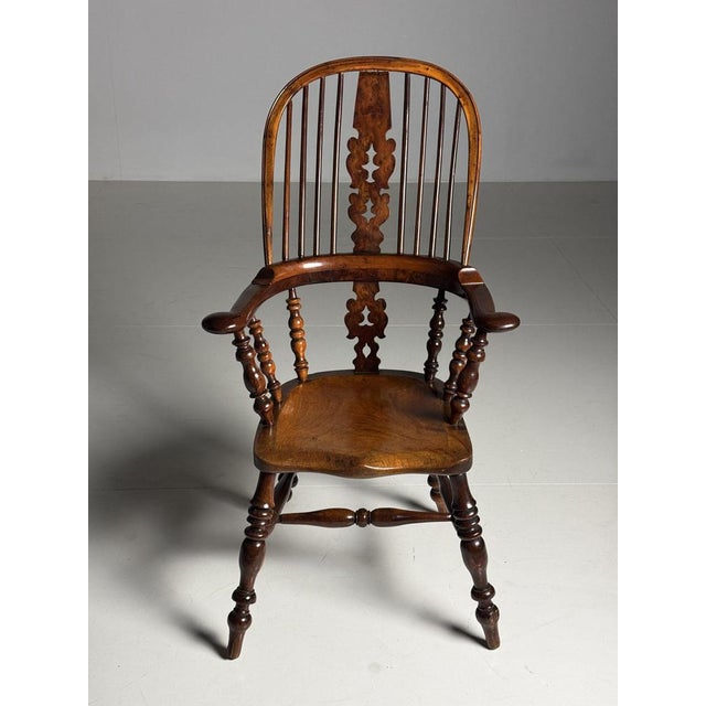 English Windsor Chair in Yew Wood For Sale - Image 3 of 18