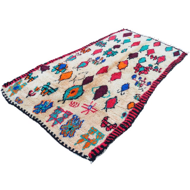 Abstract Mid 20th Century Vintage Moroccan Rug - 4′8″ × 8′2″ For Sale - Image 3 of 11