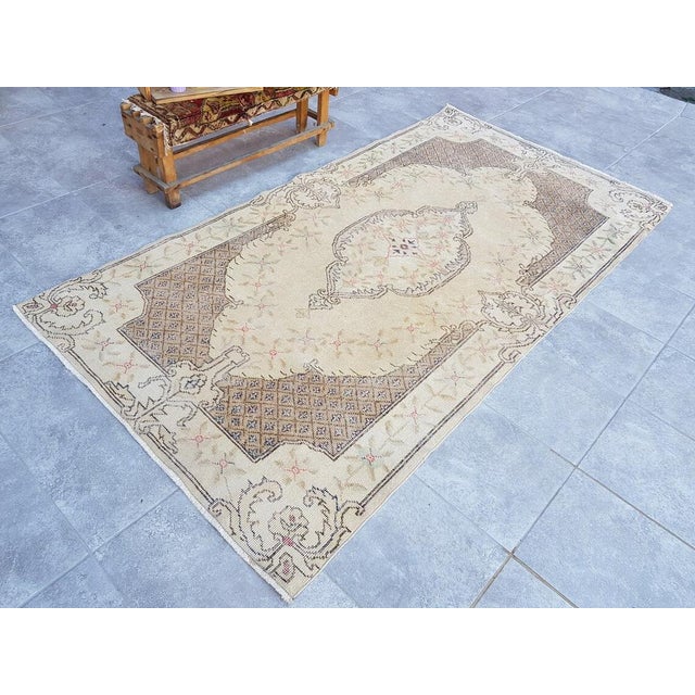 Anatolian Oushak Area Rug, 1950 For Sale - Image 4 of 11
