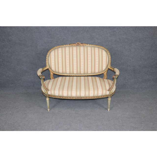 French Antique French Louis XVI Style Paint Decorated & Gilt Carved Settee For Sale - Image 3 of 13