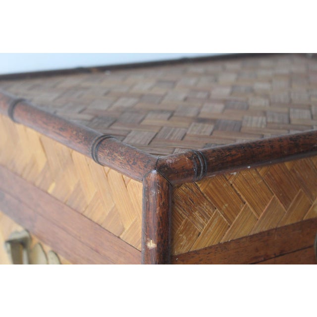Vintage Bamboo Woven Rattan Storage Chest Trunk Brass Hardware Details Lockable Mid-Century For Sale - Image 12 of 18