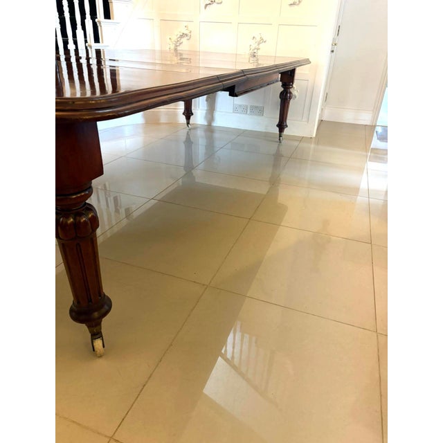 Large Antique Victorian Figured Extendable Dining Table in Mahogany, 1860s For Sale - Image 16 of 17