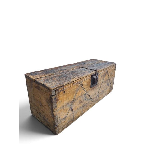 Wood Antique Italian Trunk in Oak, 1800s For Sale - Image 7 of 7