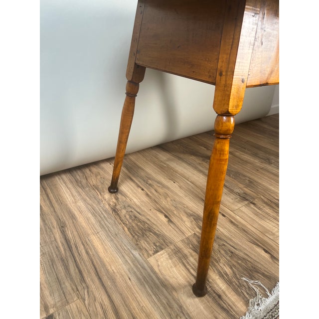 Brown Antique American Queen Anne Maple Tavern Table, New England, Circa 1760–1790 For Sale - Image 8 of 9