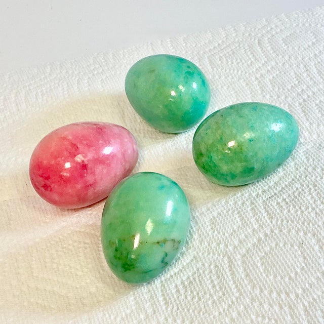 Mint Vintage Italian Hollywood Regency Polished Alabaster-Marble Eggs - Set of 4 - Easter. For Sale - Image 8 of 9